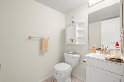 Condo in Largo, Florida, 2 bedrooms  № 2379215 - photo 24