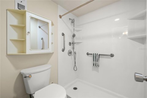 Condo in Largo, Florida, 2 bedrooms  № 2379215 - photo 19