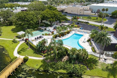 Condo in Largo, Florida, 2 bedrooms  № 2379215 - photo 29