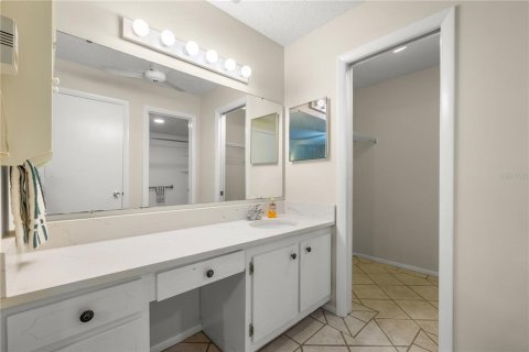 Condo in Largo, Florida, 2 bedrooms  № 2379215 - photo 18