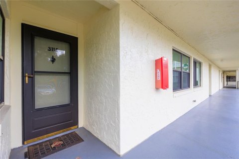 Condo in Largo, Florida, 2 bedrooms  № 2379215 - photo 3