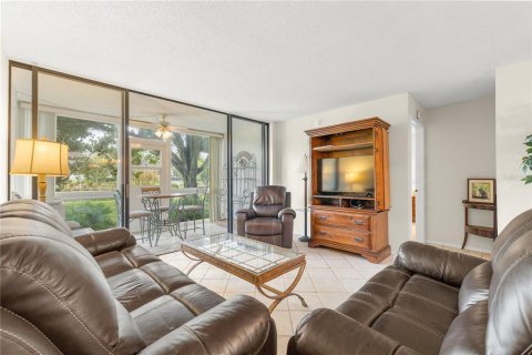 Condo in Largo, Florida, 2 bedrooms  № 2379215 - photo 4