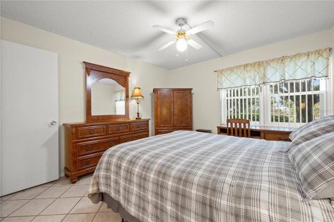 Condo in Largo, Florida, 2 bedrooms  № 2379215 - photo 15