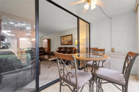 Condo in Largo, Florida, 2 bedrooms  № 2379215 - photo 25