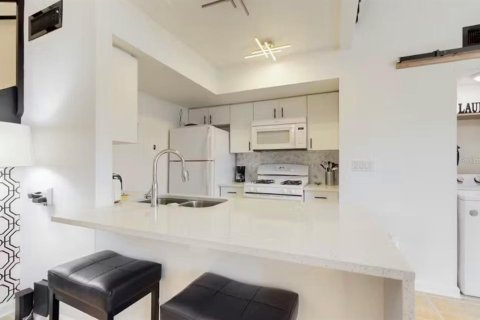 Adosado en venta en Kissimmee, Florida, 2 dormitorios, 94.02 m2 № 2096967 - foto 7