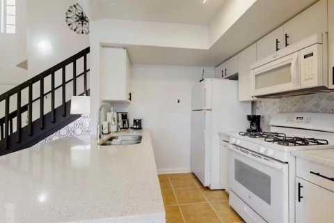 Adosado en venta en Kissimmee, Florida, 2 dormitorios, 94.02 m2 № 2096967 - foto 8