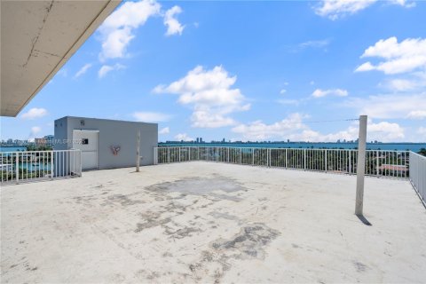 Condominio en venta en North Bay Village, Florida, 733.09 m2 № 1963015 - foto 14