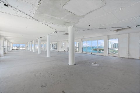 Condominio en venta en North Bay Village, Florida, 733.09 m2 № 1963015 - foto 12