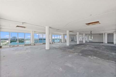Condominio en venta en North Bay Village, Florida, 733.09 m2 № 1963015 - foto 8