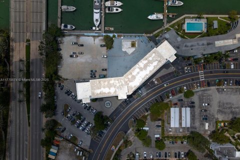 Condominio en venta en North Bay Village, Florida, 733.09 m2 № 1963015 - foto 4