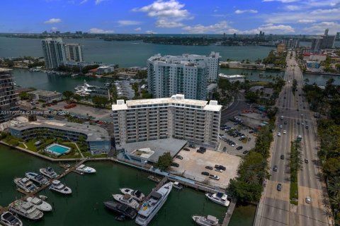 Condominio en venta en North Bay Village, Florida, 733.09 m2 № 1963015 - foto 3