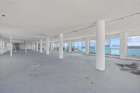 Condominio en venta en North Bay Village, Florida, 733.09 m2 № 1963015 - foto 9