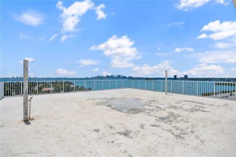 Condominio en venta en North Bay Village, Florida, 733.09 m2 № 1963015 - foto 15