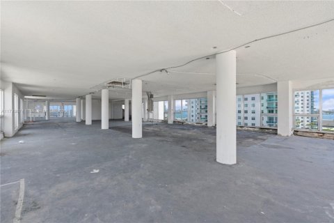 Condominio en venta en North Bay Village, Florida, 733.09 m2 № 1963015 - foto 10