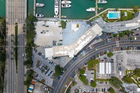 Condominio en venta en North Bay Village, Florida, 733.09 m2 № 1963015 - foto 18