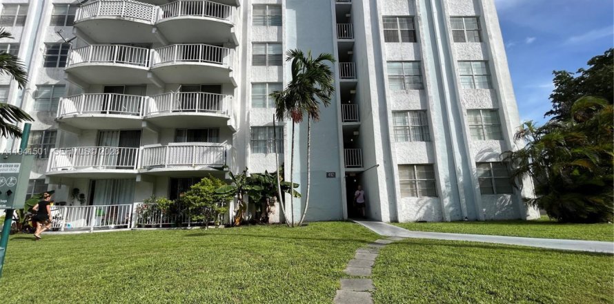 Кондоминиум с 1 спальней в Майами, Флорида № 1998624