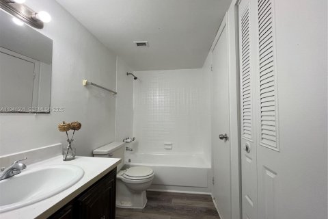 Купить кондоминиум в Майами, Флорида 1 спальня, 76.74м2, № 1998624 - фото 7