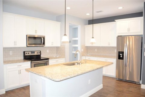Townhouse in LAKESHORE in Lutz, Florida 3 bedrooms, 182.18 sq.m. № 1609967 - photo 4
