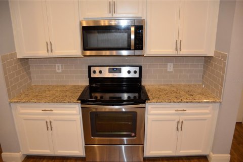 Townhouse in LAKESHORE in Lutz, Florida 3 bedrooms, 182.18 sq.m. № 1609967 - photo 5