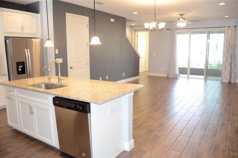 Townhouse in LAKESHORE in Lutz, Florida 3 bedrooms, 182.18 sq.m. № 1609967 - photo 2