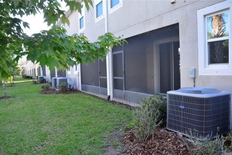 Townhouse in LAKESHORE in Lutz, Florida 3 bedrooms, 182.18 sq.m. № 1609967 - photo 13
