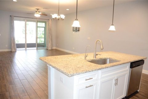 Townhouse in LAKESHORE in Lutz, Florida 3 bedrooms, 182.18 sq.m. № 1609967 - photo 8