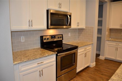 Townhouse in LAKESHORE in Lutz, Florida 3 bedrooms, 182.18 sq.m. № 1609967 - photo 3