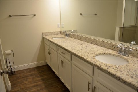 Townhouse in LAKESHORE in Lutz, Florida 3 bedrooms, 182.18 sq.m. № 1609967 - photo 21
