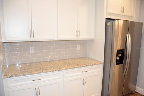 Townhouse in LAKESHORE in Lutz, Florida 3 bedrooms, 182.18 sq.m. № 1609967 - photo 9