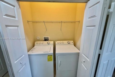 Снять в аренду таунхаус в Майами, Флорида 4 спальни, 214.79м2, № 1955584 - фото 9