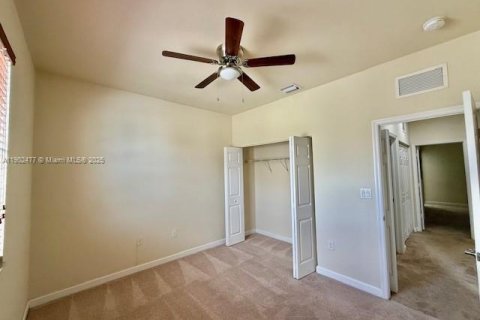 Снять в аренду таунхаус в Майами, Флорида 4 спальни, 214.79м2, № 1955584 - фото 17