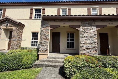 Снять в аренду таунхаус в Майами, Флорида 4 спальни, 214.79м2, № 1955584 - фото 2