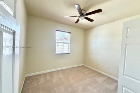 Снять в аренду таунхаус в Майами, Флорида 4 спальни, 214.79м2, № 1955584 - фото 18