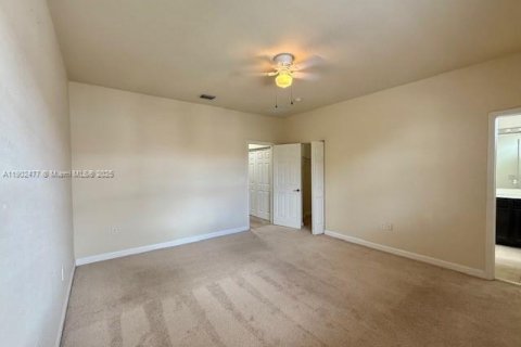 Снять в аренду таунхаус в Майами, Флорида 4 спальни, 214.79м2, № 1955584 - фото 12