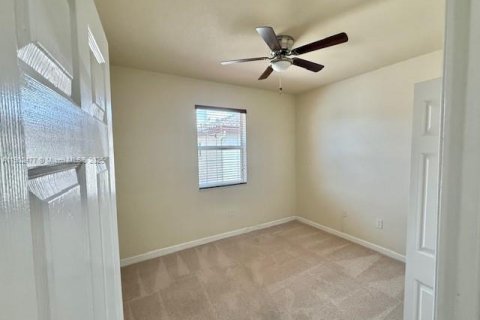 Снять в аренду таунхаус в Майами, Флорида 4 спальни, 214.79м2, № 1955584 - фото 16