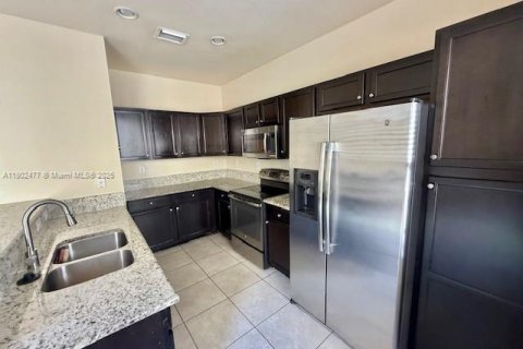 Снять в аренду таунхаус в Майами, Флорида 4 спальни, 214.79м2, № 1955584 - фото 23