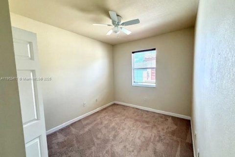 Снять в аренду таунхаус в Майами, Флорида 4 спальни, 214.79м2, № 1955584 - фото 19