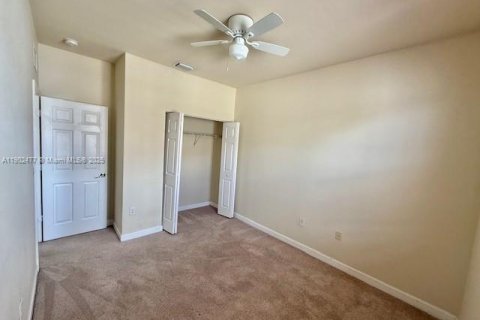 Снять в аренду таунхаус в Майами, Флорида 4 спальни, 214.79м2, № 1955584 - фото 20