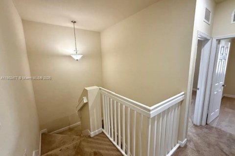 Снять в аренду таунхаус в Майами, Флорида 4 спальни, 214.79м2, № 1955584 - фото 7