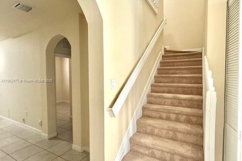 Снять в аренду таунхаус в Майами, Флорида 4 спальни, 214.79м2, № 1955584 - фото 5