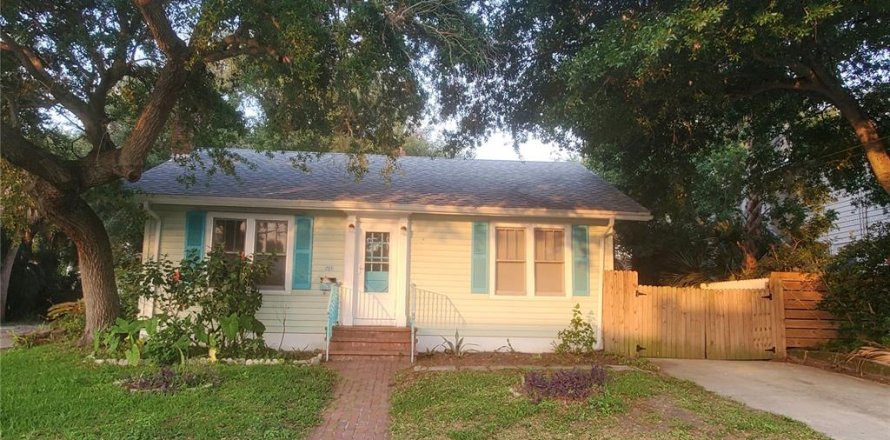 House in Daytona Beach, Florida 2 bedrooms, 92.9 sq.m. № 2208388