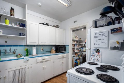 Immobilier commercial à vendre à Gainesville, Floride: 9 chambres, 400.59 m2 № 2422777 - photo 11