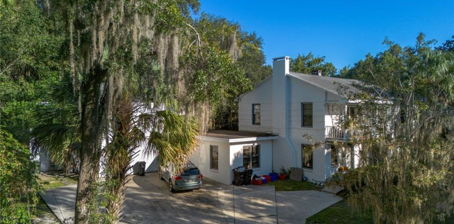 Immobilier commercial à Gainesville, Floride 9 chambres, 400.59 m2 № 2422777