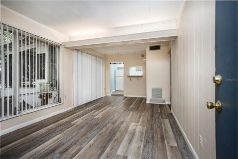 Immobilier commercial à vendre à Gainesville, Floride: 9 chambres, 400.59 m2 № 2422777 - photo 5