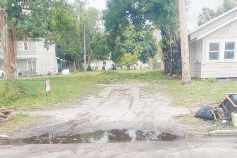 Terreno en venta en St. Lucie, Florida № 1868755 - foto 1