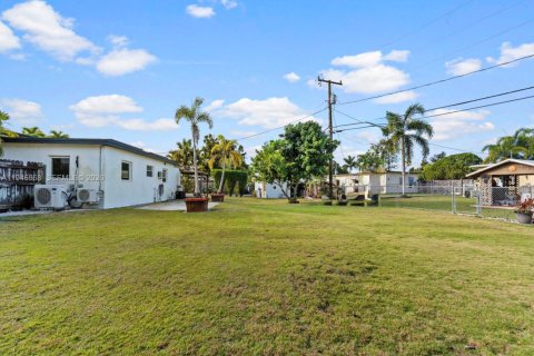 House in Homestead, Florida 3 bedrooms, 129.32 sq.m. № 2010444 - photo 19