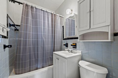 House in Homestead, Florida 3 bedrooms, 129.32 sq.m. № 2010444 - photo 14