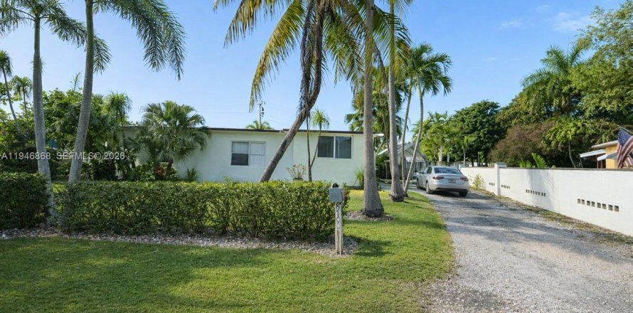House in Homestead, Florida 3 bedrooms, 129.32 sq.m. № 2010444