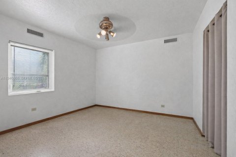 House in Homestead, Florida 3 bedrooms, 129.32 sq.m. № 2010444 - photo 15