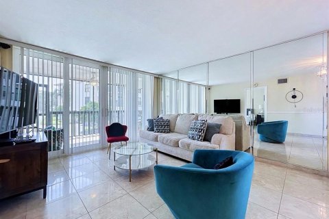 Condominio en venta en Tarpon Springs, Florida, 2 dormitorios, 98.94 m2 № 2406701 - foto 15